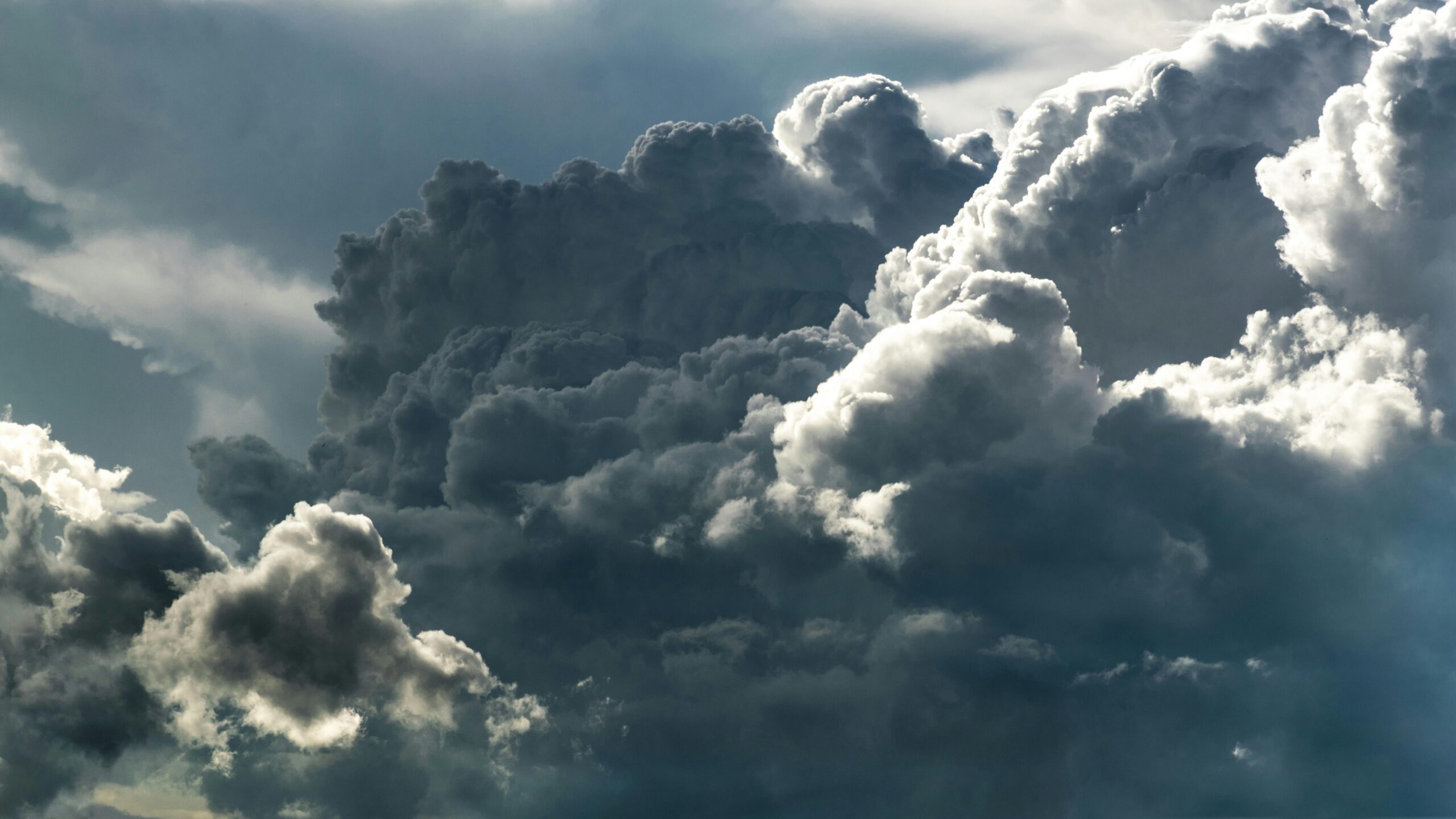 Captivating cumulus clouds forming a dramatic and textured sky, perfect for backgrounds.
